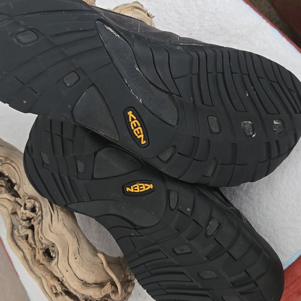 Keen Women's Black Casual Shoes - Picture 3 of 8